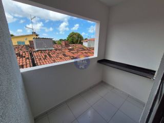 CASA PRIVÊ, 2 QTOS EM PAU AMARELO!