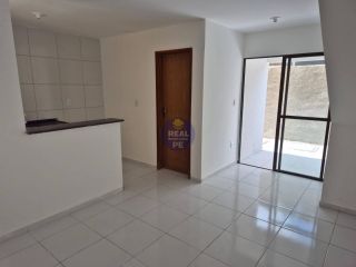 CASA PRIVÊ, 2 QTOS EM PAU AMARELO!