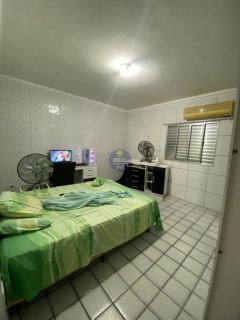 CASA SOLTA COM 3 QTOS, EM TERRENO 12X30, EM PAU AMARELO!