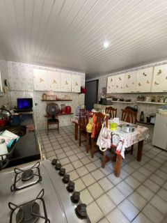 CASA SOLTA COM 3 QTOS, EM TERRENO 12X30, EM PAU AMARELO!