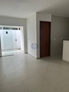 CASA PRIVÊ COM 60M², EM RUA CALÇADA EM PAU AMARELO!