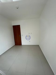 CASA PRIVÊ COM 60M², EM RUA CALÇADA EM PAU AMARELO!