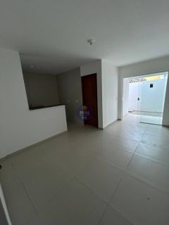 CASA PRIVÊ COM 60M², EM RUA CALÇADA EM PAU AMARELO!
