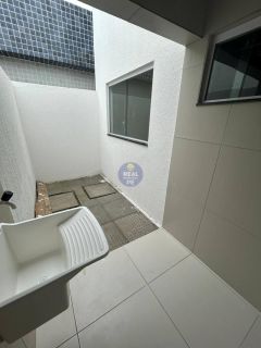 CASA PRIVÊ COM 60M², EM RUA CALÇADA EM PAU AMARELO!