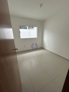 CASA PRIVÊ COM 60M², EM RUA CALÇADA EM PAU AMARELO!