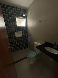 CASA PRIVÊ COM 60M², EM RUA CALÇADA EM PAU AMARELO!