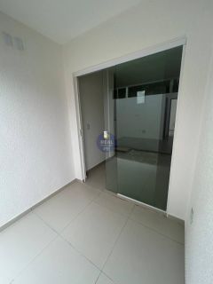 CASA PRIVÊ COM 60M², EM RUA CALÇADA EM PAU AMARELO!