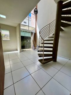 TRIPLEX COM 3 QTOS, ROOFTOP INDIVIDUAL E ÓTIMA LOCALIZAÇÃO NO JANGA!