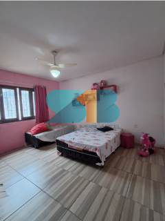 Excelente Casa em Aldeia com 03 quartos com piscina .