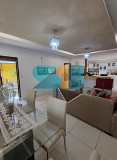 Excelente Casa em Aldeia com 03 quartos com piscina .