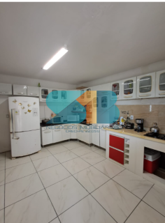 Excelente Casa em Aldeia com 03 quartos com piscina .