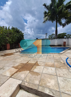 Excelente Casa em Aldeia com 03 quartos com piscina .