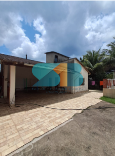 Excelente Casa em Aldeia com 03 quartos com piscina .