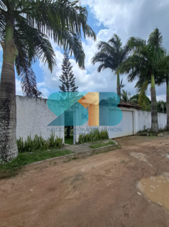 Excelente Casa em Aldeia com 03 quartos com piscina .