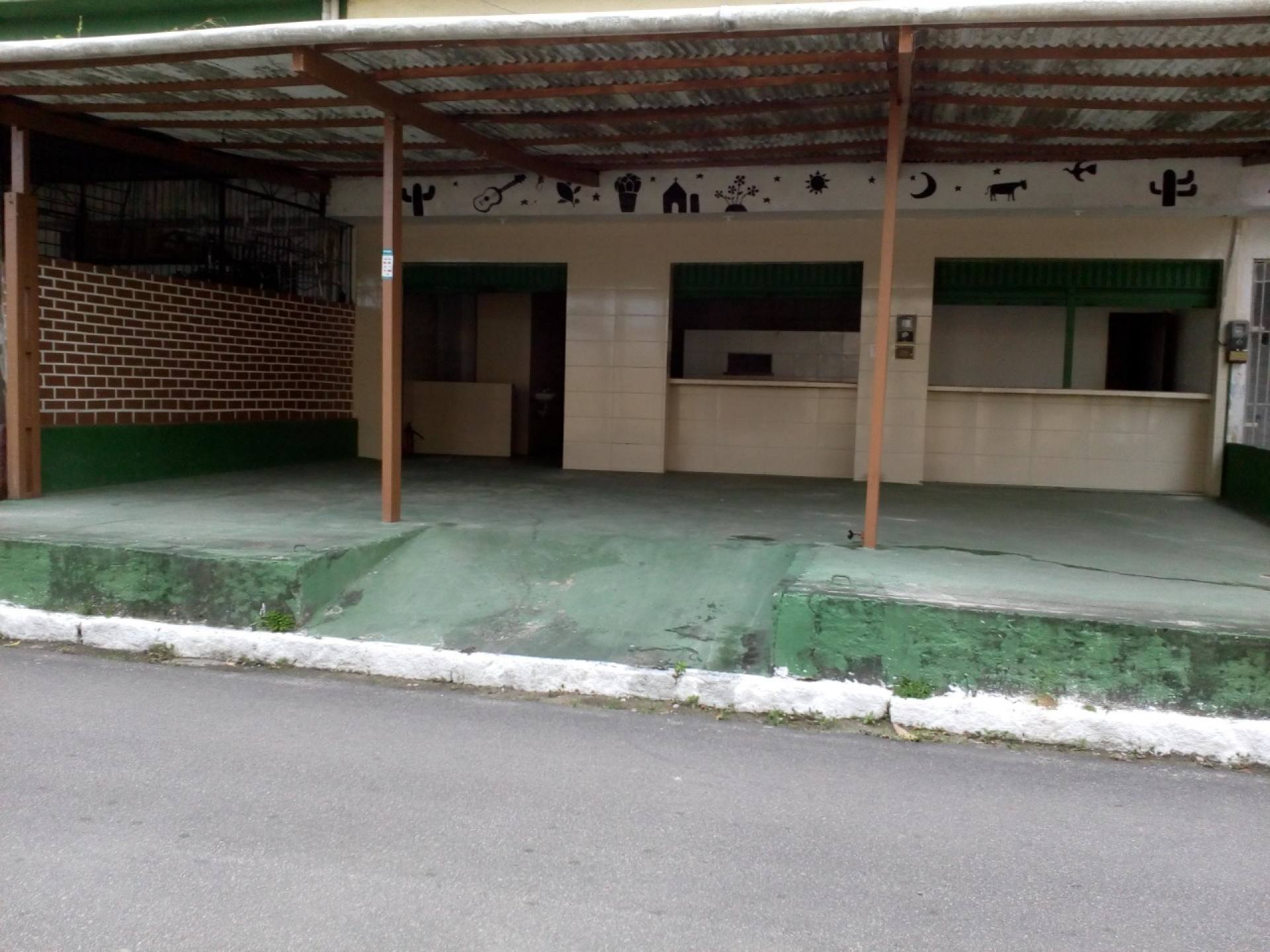 ALUGO PONTO COMERCIAL COM ESTRUTURA PRONTA PARA RESTAURANTE, LANCHONETE, BAR OU HAMBURGUERIA.