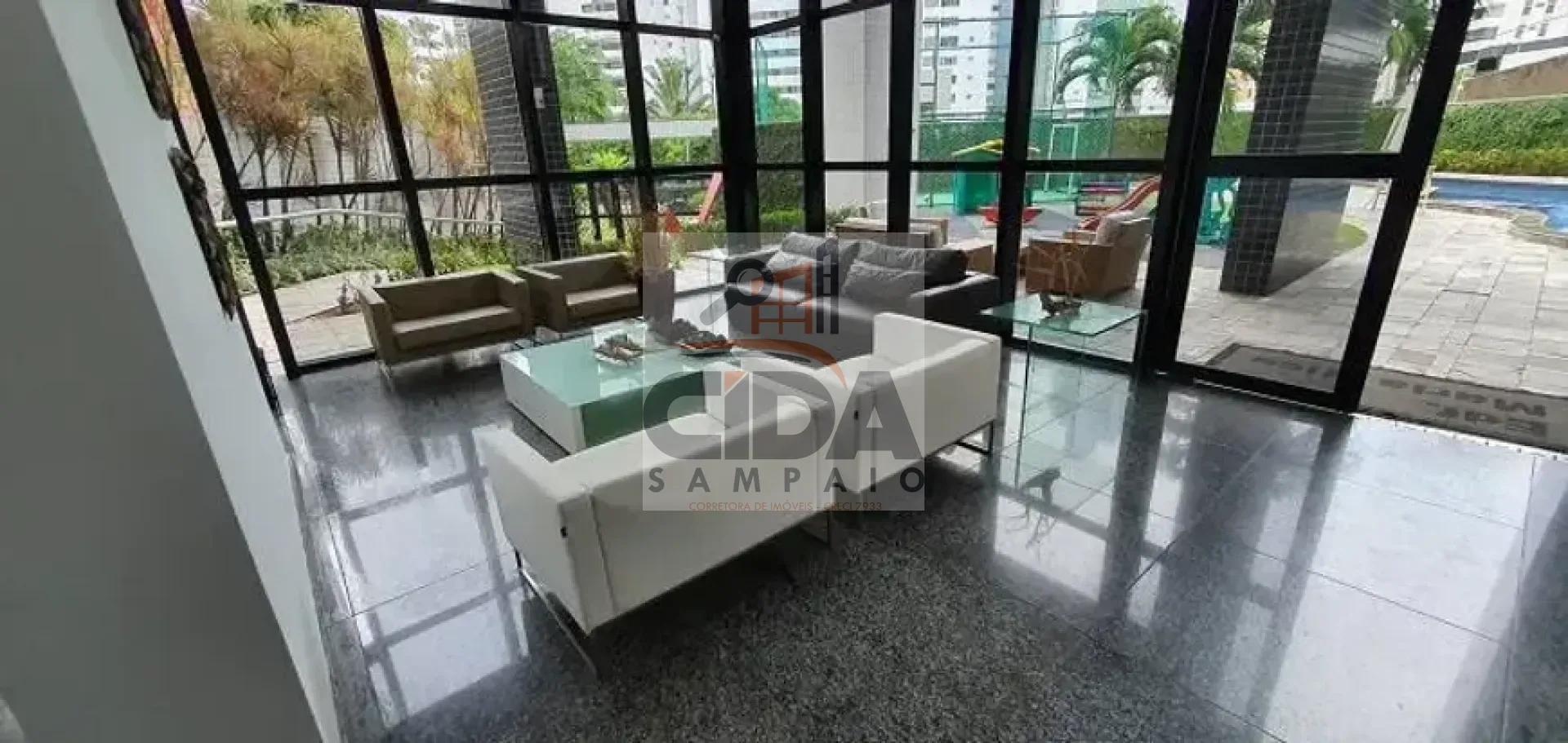 MORE À PASSOS DA PRAIA NUM QG COM EXCELENTE ÁREA DE LAZER