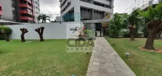 MORE À PASSOS DA PRAIA NUM QG COM EXCELENTE ÁREA DE LAZER