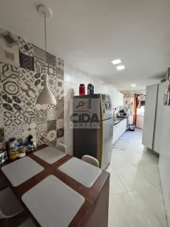 MORE À PASSOS DA PRAIA NUM QG COM EXCELENTE ÁREA DE LAZER