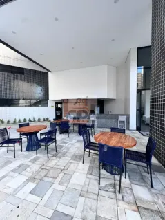 MORE À PASSOS DA PRAIA NUM QG COM EXCELENTE ÁREA DE LAZER