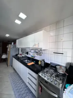 MORE À PASSOS DA PRAIA NUM QG COM EXCELENTE ÁREA DE LAZER