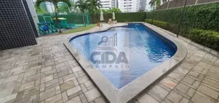 MORE À PASSOS DA PRAIA NUM QG COM EXCELENTE ÁREA DE LAZER