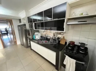 AMPLO APARTAMENTO COM LINDA VISTA DEFINIDA DO MAR, NASCENTE