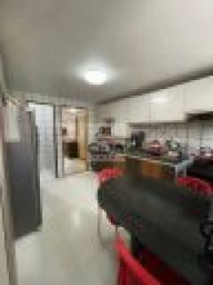 ESPAÇO E CONFORTO DEFINEM ESSE APARTAMENTO - COM LAZER