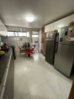 ESPAÇO E CONFORTO DEFINEM ESSE APARTAMENTO - COM LAZER