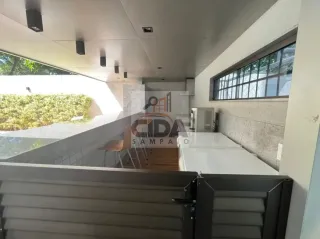 A POUCOS METROS DO MAR - AMPLO APARTAMENTO COM LAZER E 2VGS