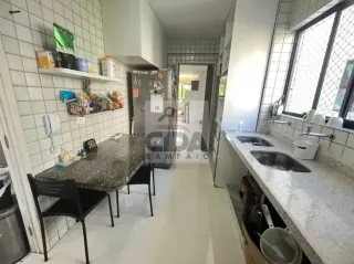 A POUCOS METROS DO MAR - AMPLO APARTAMENTO COM LAZER E 2VGS