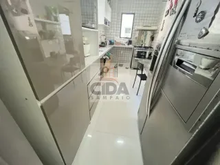 A POUCOS METROS DO MAR - AMPLO APARTAMENTO COM LAZER E 2VGS