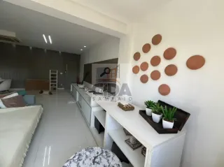 A POUCOS METROS DO MAR - AMPLO APARTAMENTO COM LAZER E 2VGS