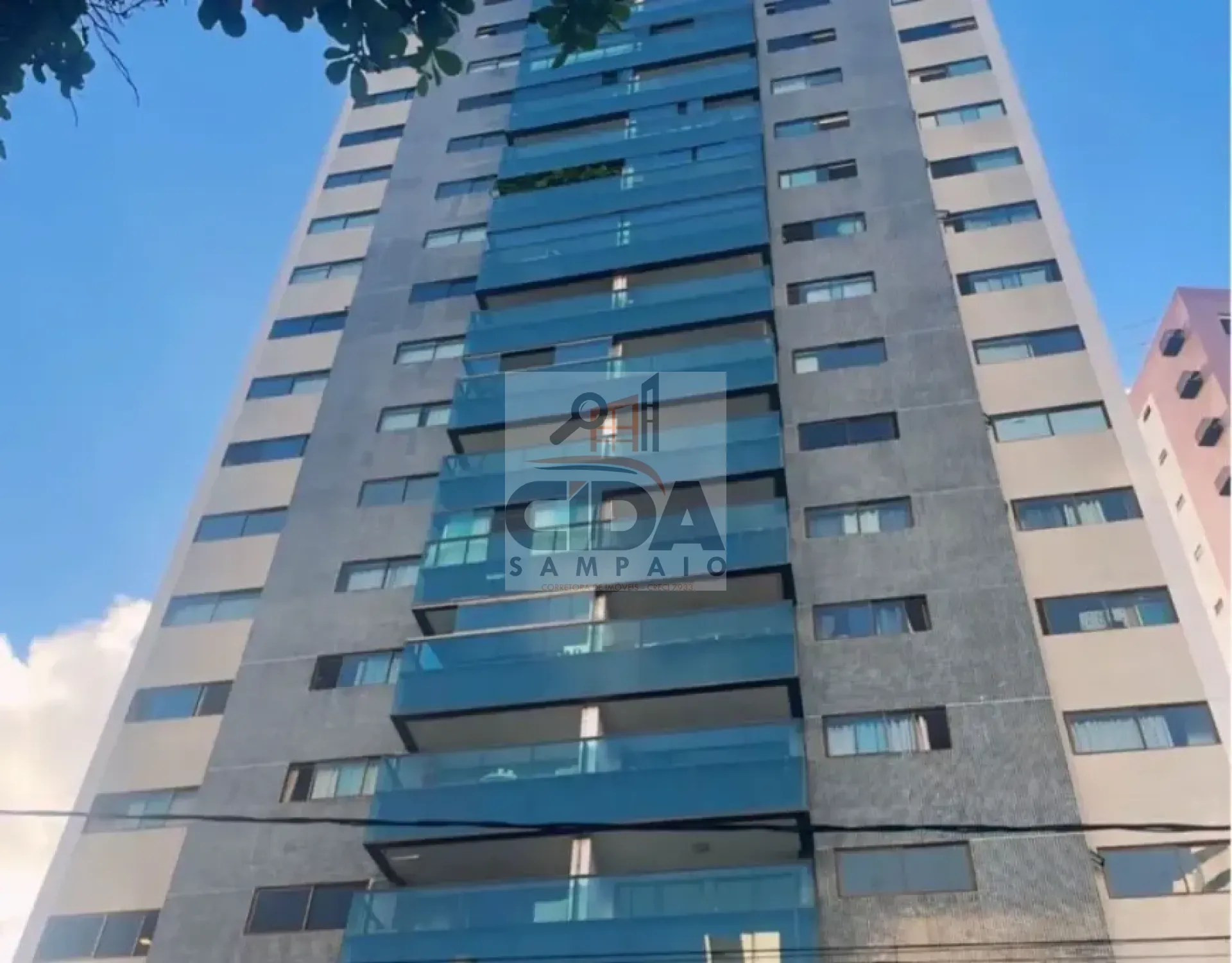 EXCELENTE 4 QUARTOS COM 2 SUÍTES COM PORTEIRA FECHADA