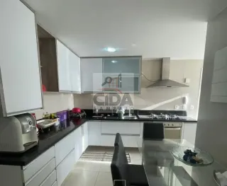 EXCELENTE 4 QUARTOS COM 2 SUÍTES COM PORTEIRA FECHADA