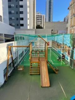 EXCELENTE 4 QUARTOS COM 2 SUÍTES COM PORTEIRA FECHADA