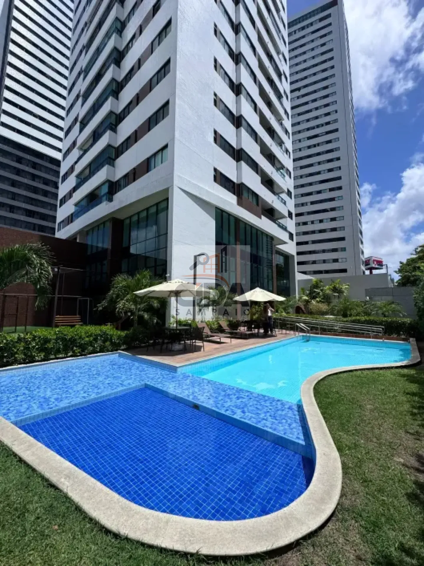 APARTAMENTO ALTO PADRÃO PORTEIRA FECHADA ANDAR ALTO