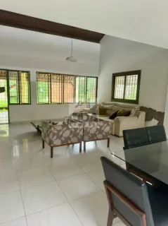 ESPAÇO E CONFORTO DEFINEM ESSA BELÍSSIMA E ESPAÇOSA CASA