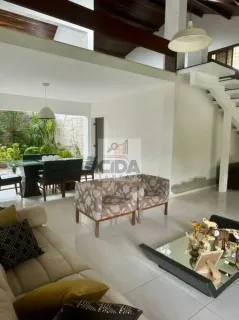 ESPAÇO E CONFORTO DEFINEM ESSA BELÍSSIMA E ESPAÇOSA CASA