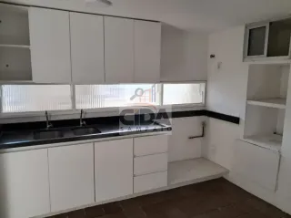 AMPLO APARTAMENTO NA R. NAVEGANTES, COM 3 SUÍTES E 2 VAGAS