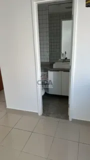 LOCALIZADO NA AVENIDA BOA VIAGEM, 1 POR ANDAR