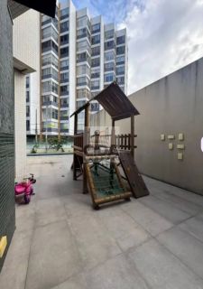 COM LINDA VISTA DO MAR ESTE AMPLO APARTAMNTO ESPERA POR VOCÊ