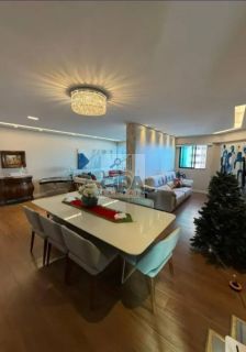 COM LINDA VISTA DO MAR ESTE AMPLO APARTAMNTO ESPERA POR VOCÊ