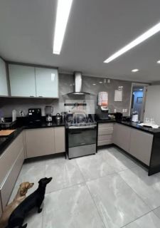 COM LINDA VISTA DO MAR ESTE AMPLO APARTAMNTO ESPERA POR VOCÊ