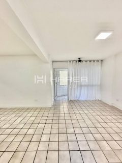 Apartamento beira mar disponível para aluguel.