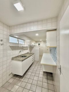 Apartamento beira mar disponível para aluguel.