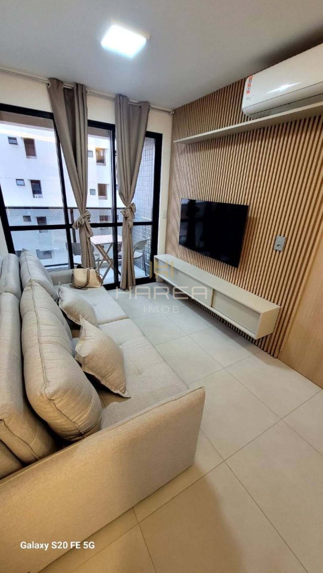 Apartamento Quarto e Sala com Varanda MOBILIADO