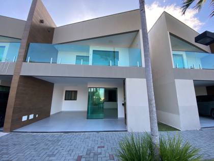 Casa em condomínio no Antares