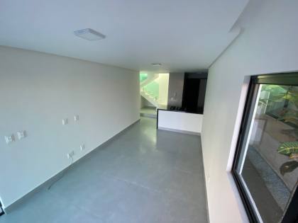 Casa em condomínio no Antares