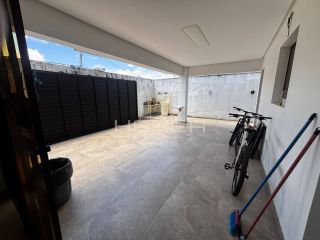 CASA ALTO PADRÃO  I 5 suítes  I  Cond. Fechado  I  Antares