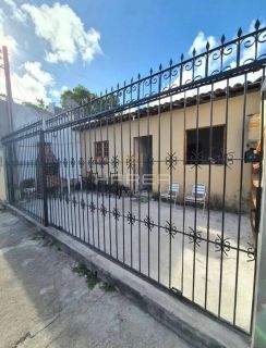 Vendo Galeria com 6 Lojas + uma casa com 3 quartos localizada na Gruta de Lourdes